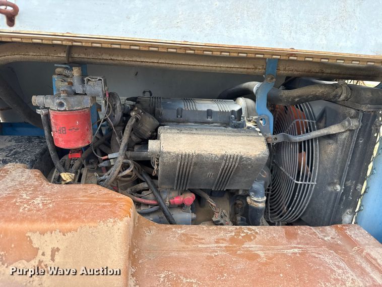 image for item FH6594 2004 Genie TML-4000N light plant