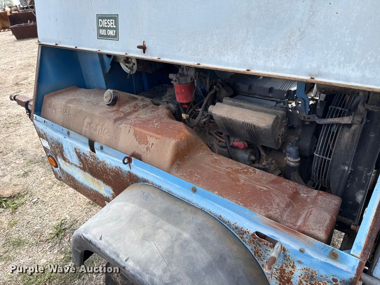 image for item FH6594 2004 Genie TML-4000N light plant