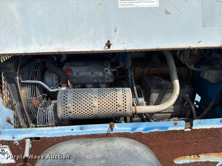 image for item FH6594 2004 Genie TML-4000N light plant