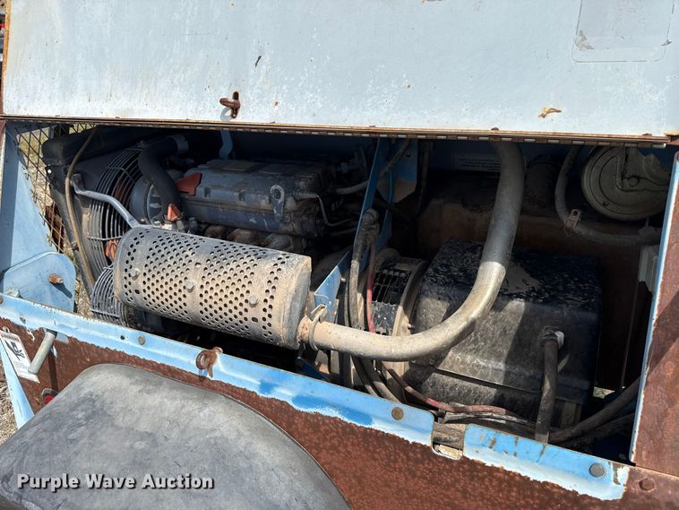 image for item FH6594 2004 Genie TML-4000N light plant