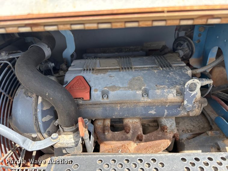 image for item FH6594 2004 Genie TML-4000N light plant