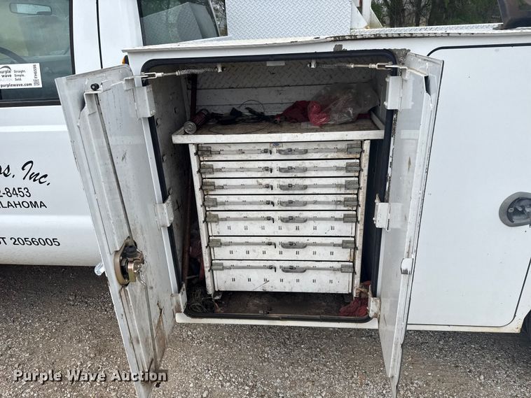 image for item FH6598 2011 Ford F550 Super Duty utility / service truck