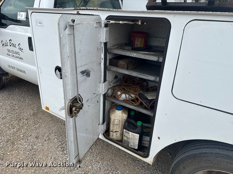 image for item FH6598 2011 Ford F550 Super Duty utility / service truck