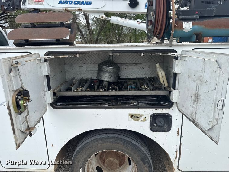 image for item FH6598 2011 Ford F550 Super Duty utility / service truck