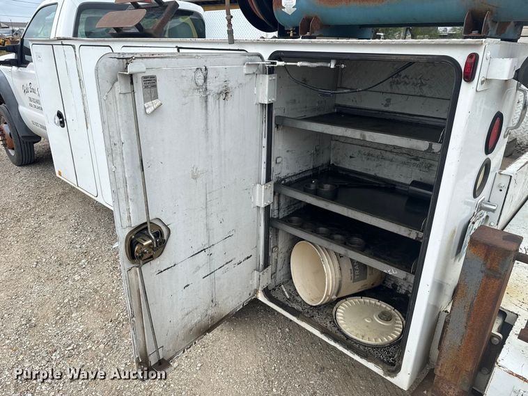 image for item FH6598 2011 Ford F550 Super Duty utility / service truck