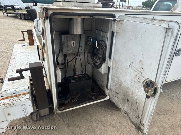 image for item FH6598 2011 Ford F550 Super Duty utility / service truck