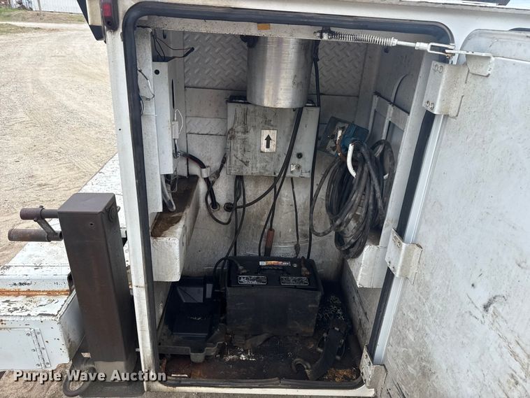 image for item FH6598 2011 Ford F550 Super Duty utility / service truck