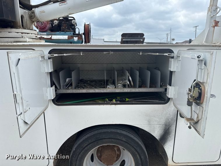 image for item FH6598 2011 Ford F550 Super Duty utility / service truck