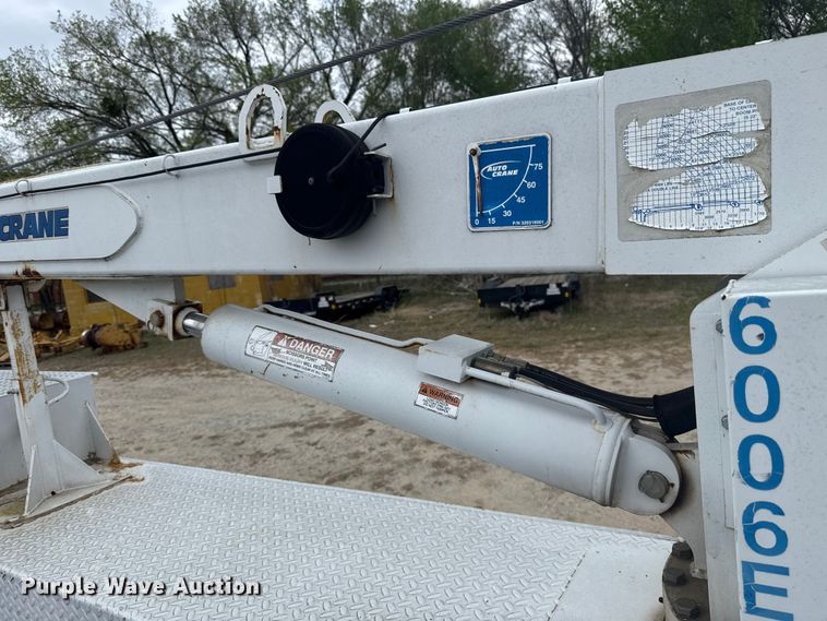 image for item FH6598 2011 Ford F550 Super Duty utility / service truck