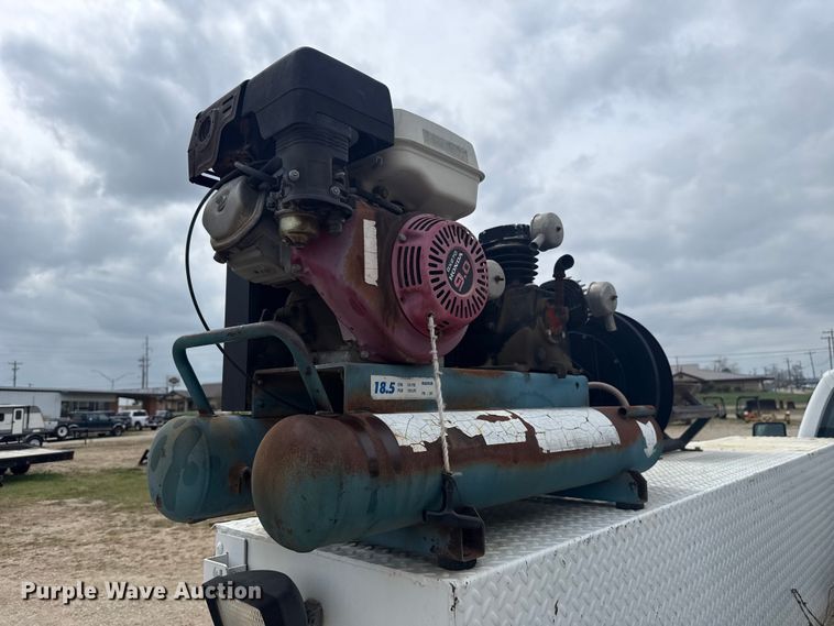 image for item FH6598 2011 Ford F550 Super Duty utility / service truck