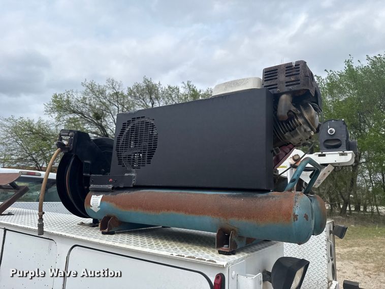 image for item FH6598 2011 Ford F550 Super Duty utility / service truck