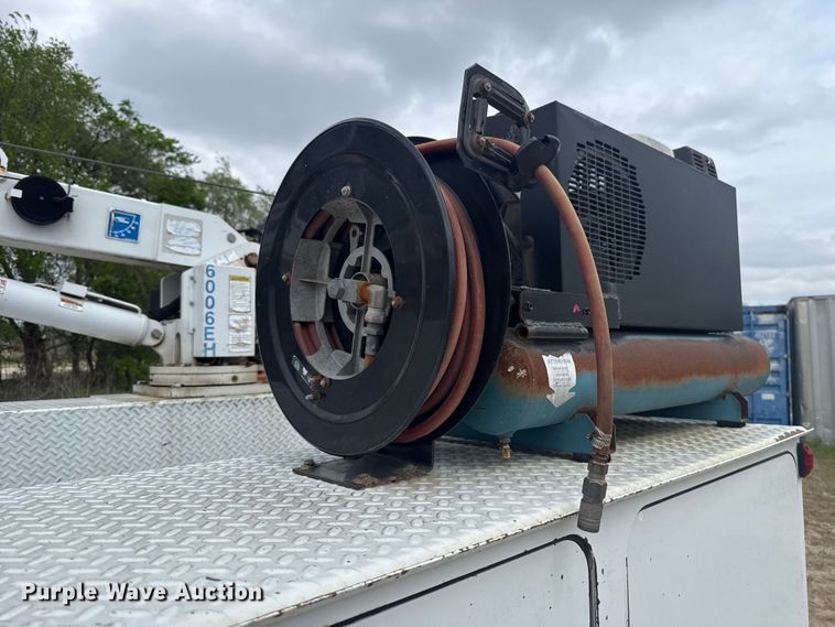 image for item FH6598 2011 Ford F550 Super Duty utility / service truck