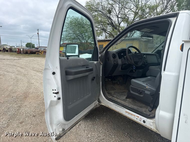 image for item FH6598 2011 Ford F550 Super Duty utility / service truck