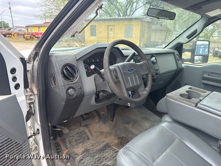 image for item FH6598 2011 Ford F550 Super Duty utility / service truck