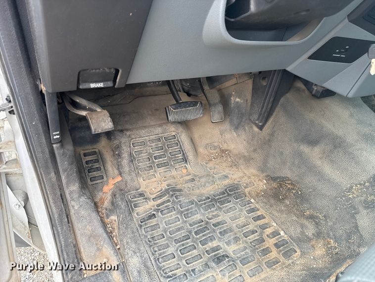 image for item FH6598 2011 Ford F550 Super Duty utility / service truck