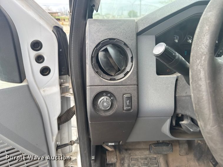 image for item FH6598 2011 Ford F550 Super Duty utility / service truck