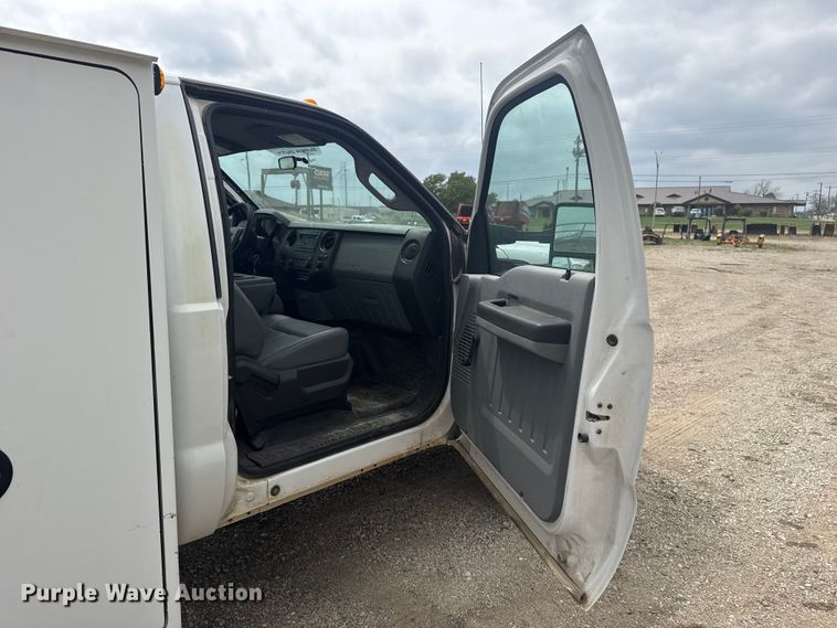 image for item FH6598 2011 Ford F550 Super Duty utility / service truck