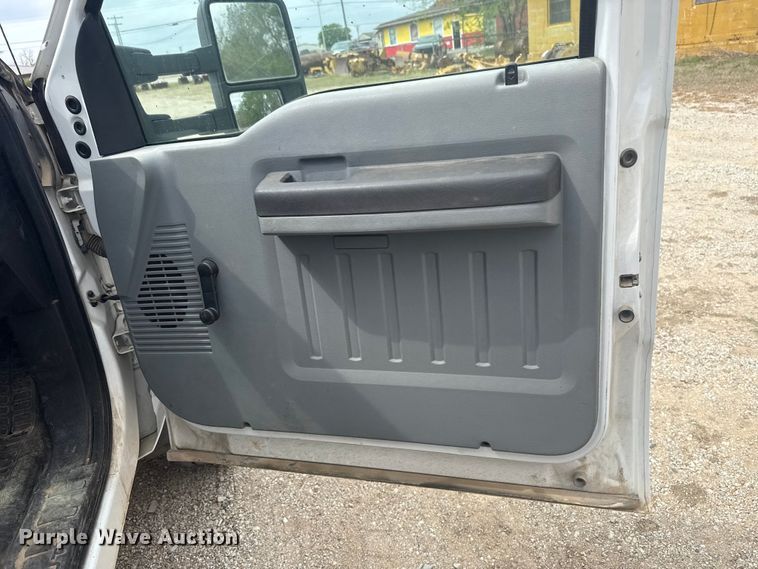 image for item FH6598 2011 Ford F550 Super Duty utility / service truck