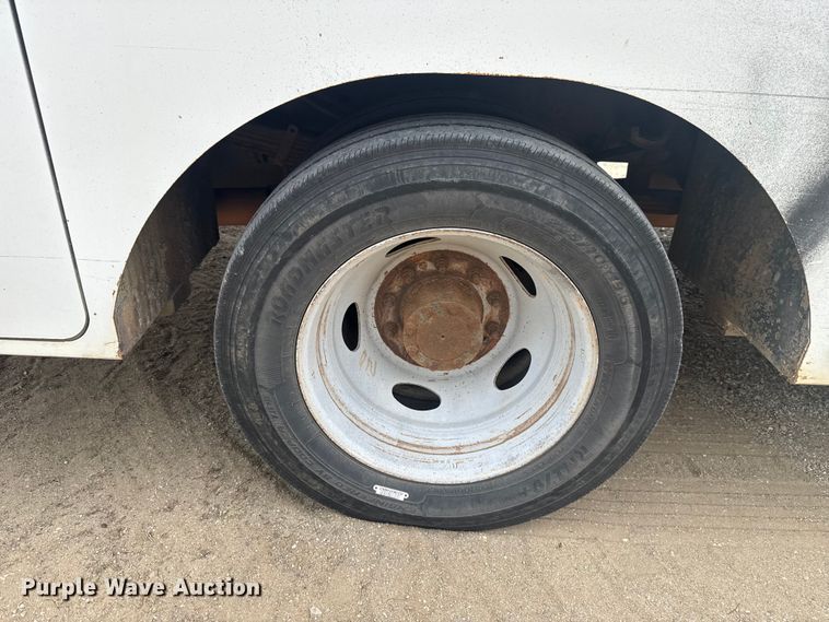 image for item FH6598 2011 Ford F550 Super Duty utility / service truck