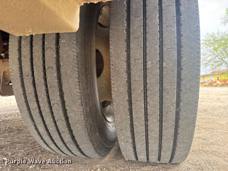 image for item FH6598 2011 Ford F550 Super Duty utility / service truck