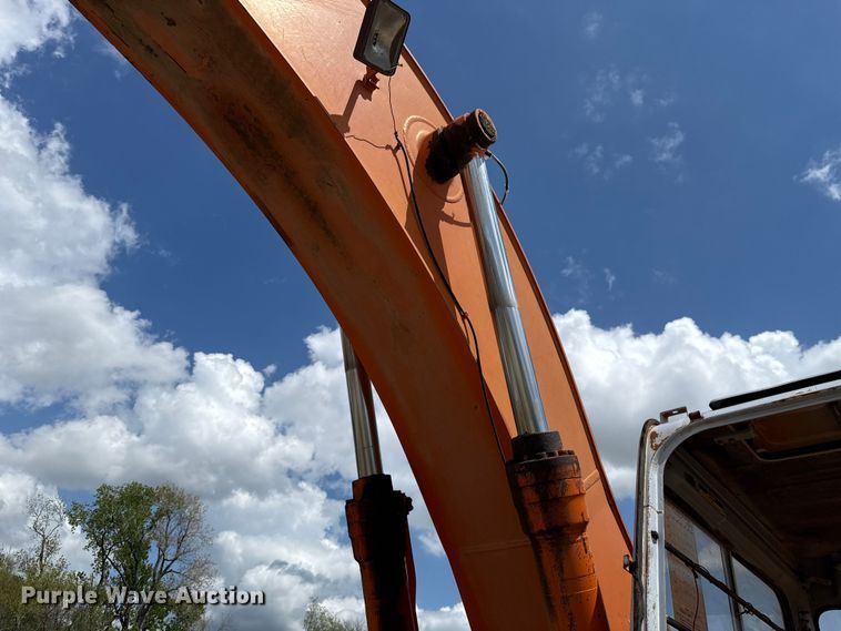 image for item FH6599 1993 Hitachi EX200LC-2 excavator