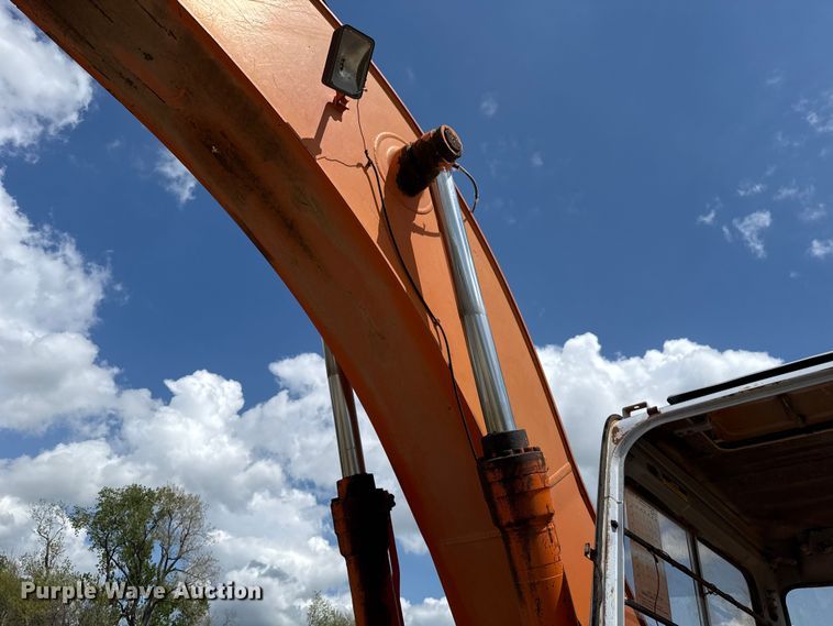 image for item FH6599 1993 Hitachi EX200LC-2 excavator