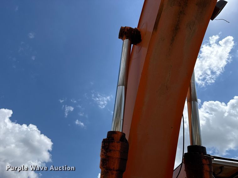 image for item FH6599 1993 Hitachi EX200LC-2 excavator