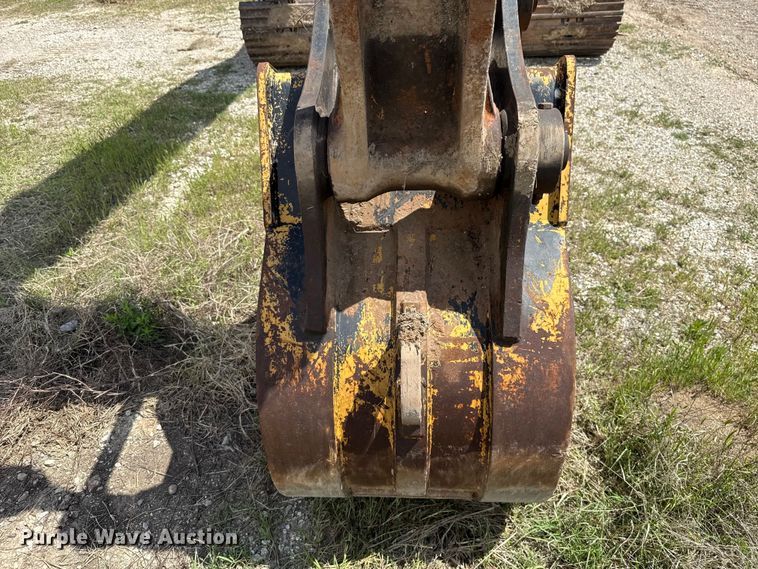 image for item FH6599 1993 Hitachi EX200LC-2 excavator