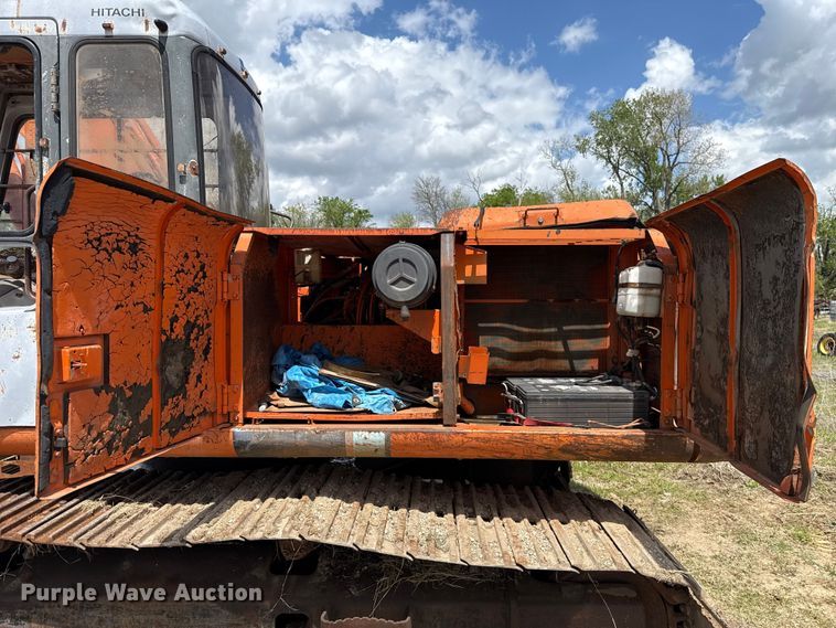 image for item FH6599 1993 Hitachi EX200LC-2 excavator