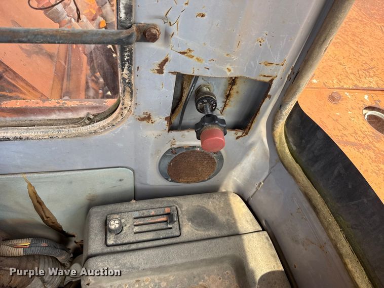 image for item FH6599 1993 Hitachi EX200LC-2 excavator