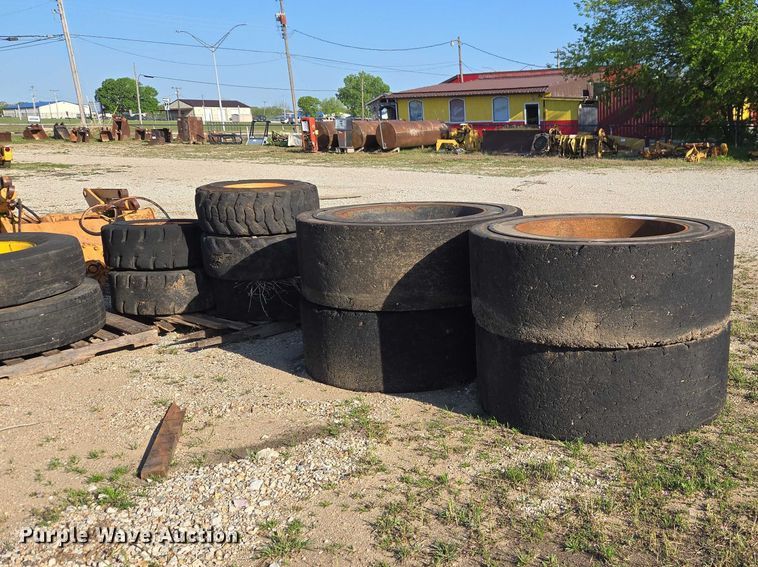 image for item FH6607 GPX Brawler tires and wheels