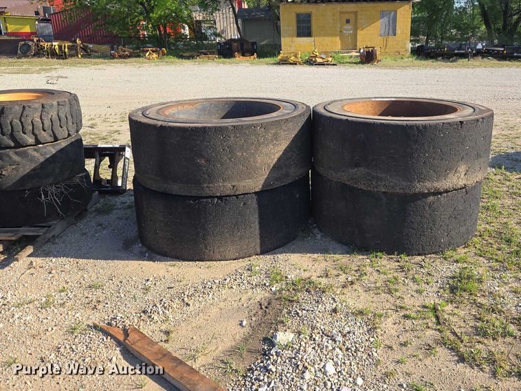 image for item FH6607 GPX Brawler tires and wheels