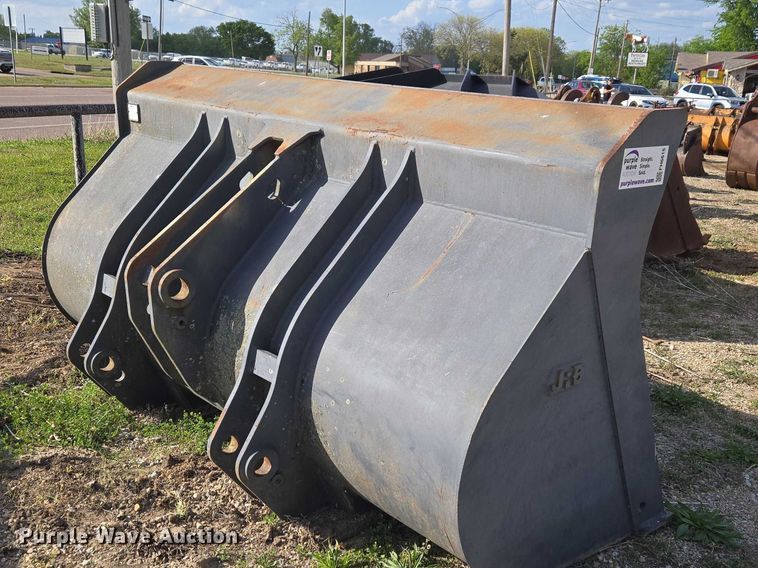 image for item FH6615 JRB 624H wheel loader bucket