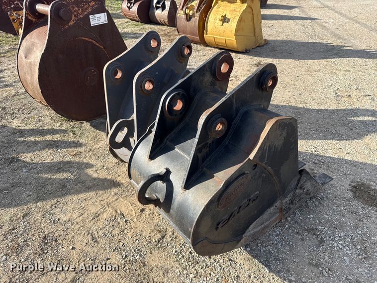 image for item FH6617 (2) excavator buckets