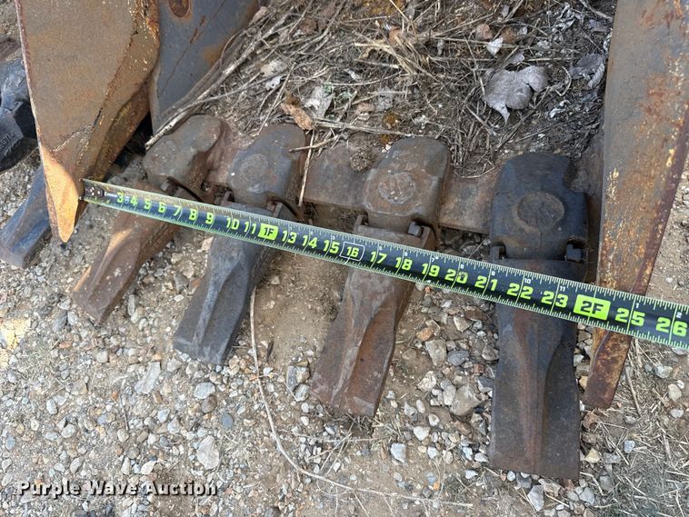 image for item FH6617 (2) excavator buckets