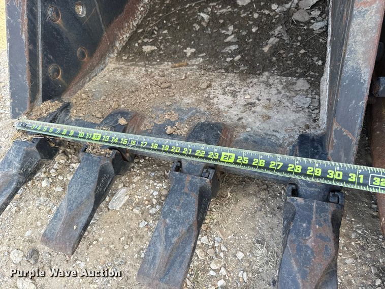 image for item FH6617 (2) excavator buckets