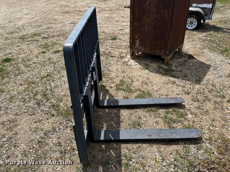 image for item FH6621 2017 Doosan A230012 forklift forks