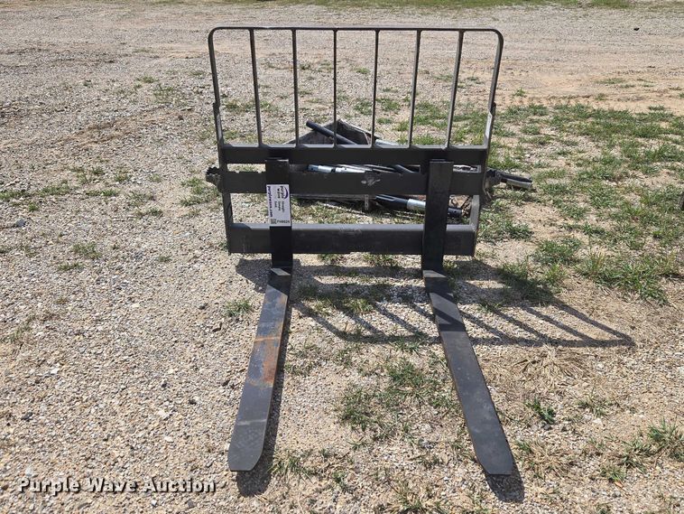 image for item FH6624 CNH Industries CASEK CARRAIGE W48 skid steer forks