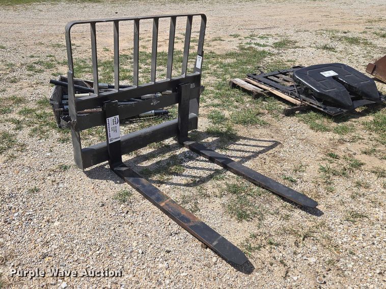 image for item FH6624 CNH Industries CASEK CARRAIGE W48 skid steer forks