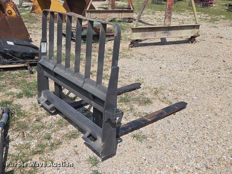 image for item FH6624 CNH Industries CASEK CARRAIGE W48 skid steer forks