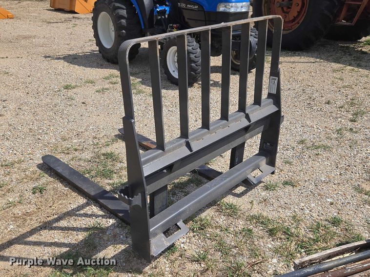 image for item FH6624 CNH Industries CASEK CARRAIGE W48 skid steer forks