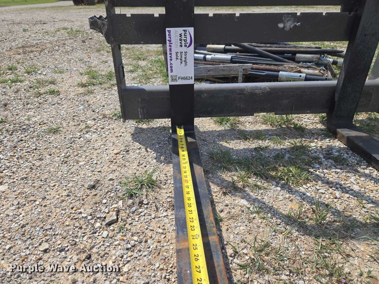 image for item FH6624 CNH Industries CASEK CARRAIGE W48 skid steer forks