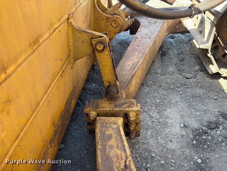 image for item FH7018 2017 Caterpillar D6N XL dozer