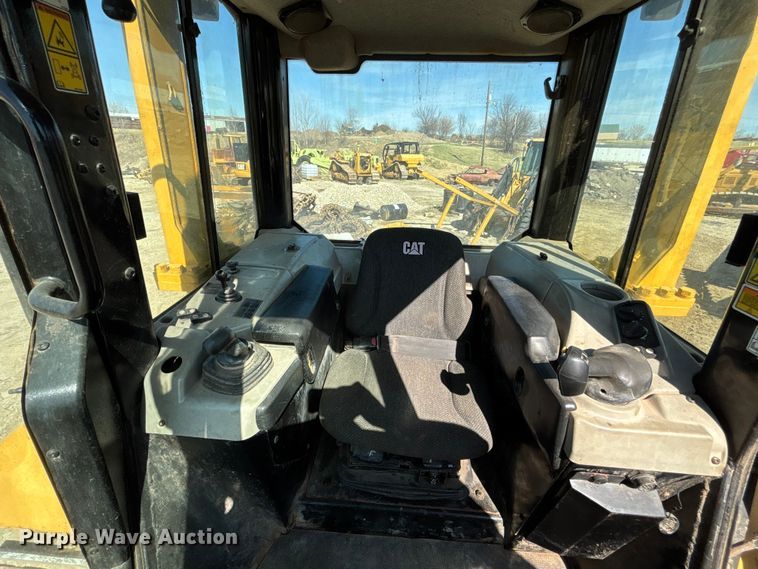 image for item FH7018 2017 Caterpillar D6N XL dozer