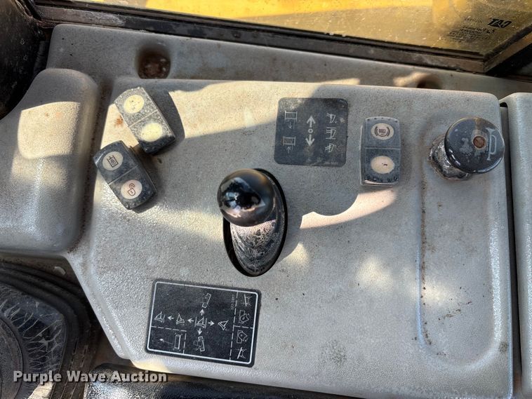 image for item FH7018 2017 Caterpillar D6N XL dozer