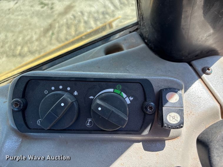 image for item FH7018 2017 Caterpillar D6N XL dozer