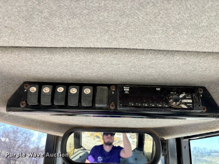 image for item FH7018 2017 Caterpillar D6N XL dozer