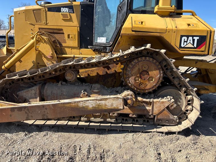 image for item FH7018 2017 Caterpillar D6N XL dozer