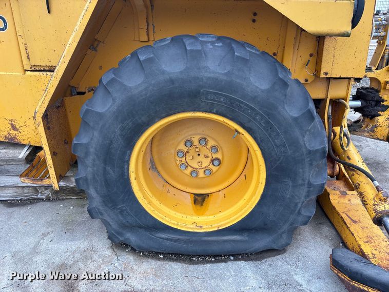 image for item FH7049 John Deere 410 backhoe
