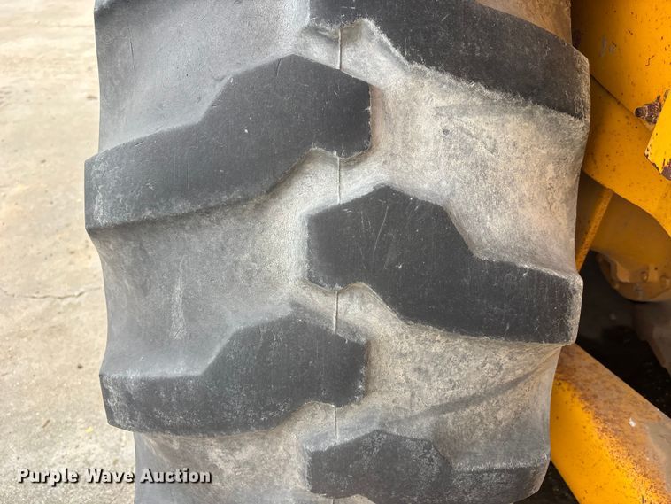 image for item FH7049 John Deere 410 backhoe